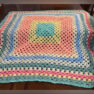 VINTAGE Homemade crochet baby blanket. Cottagecore, grandparentcore, Earthy